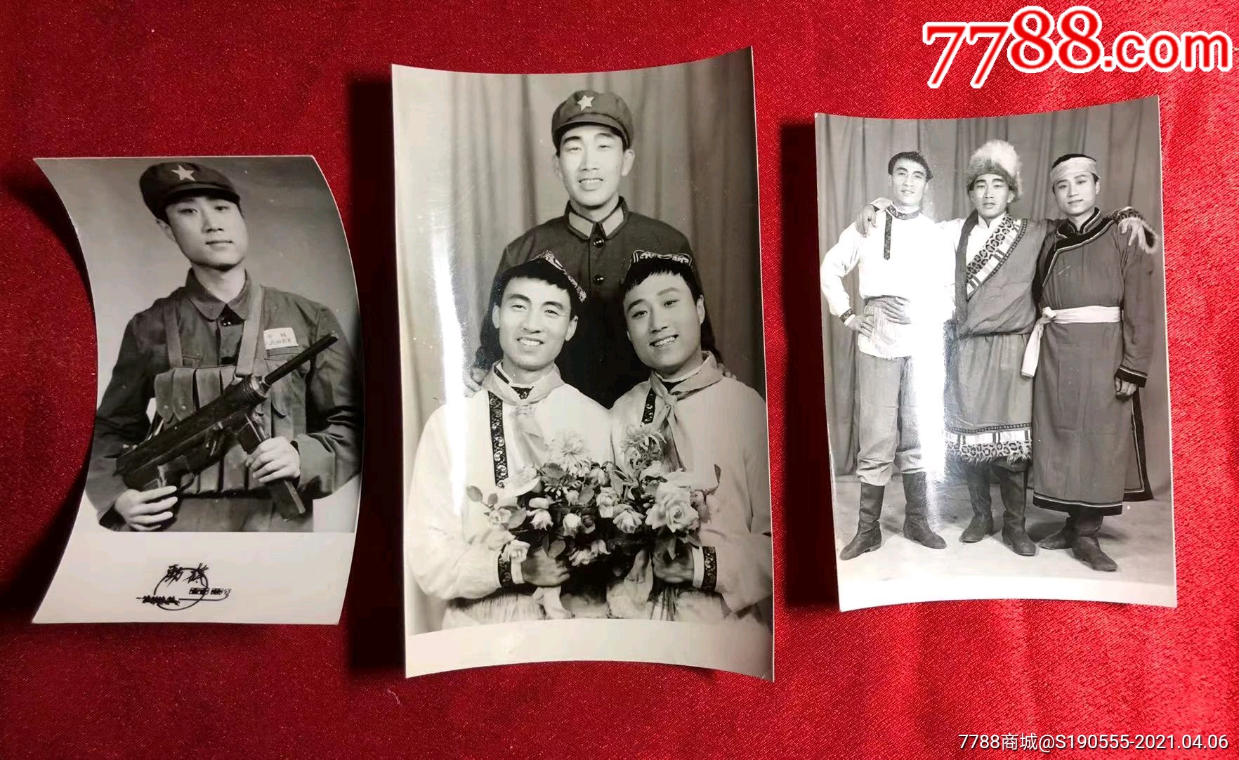 70年代初蒙古族的男军人合影照举枪老照片三枚