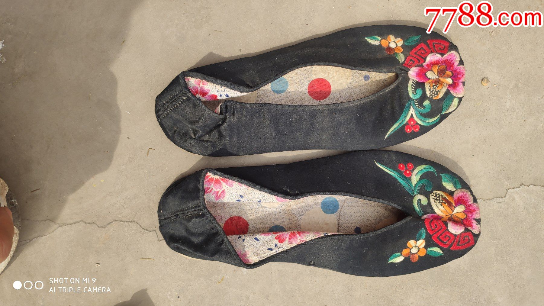男女鞋靴;古代绣花鞋一双绒面黑色23.5厘米