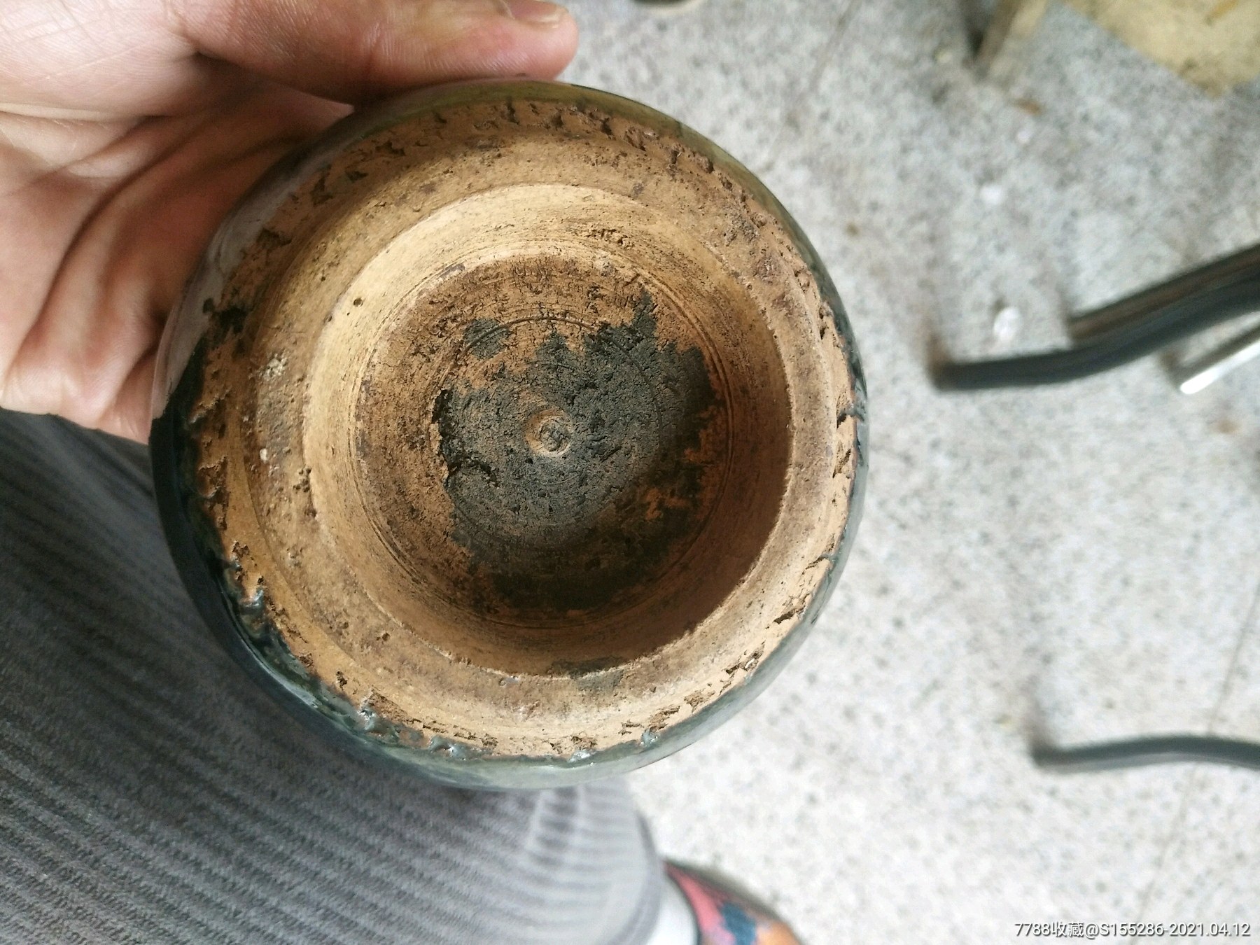 元代黑釉窑变茶盏,口径10.8厘米,器型端正,釉水发色一