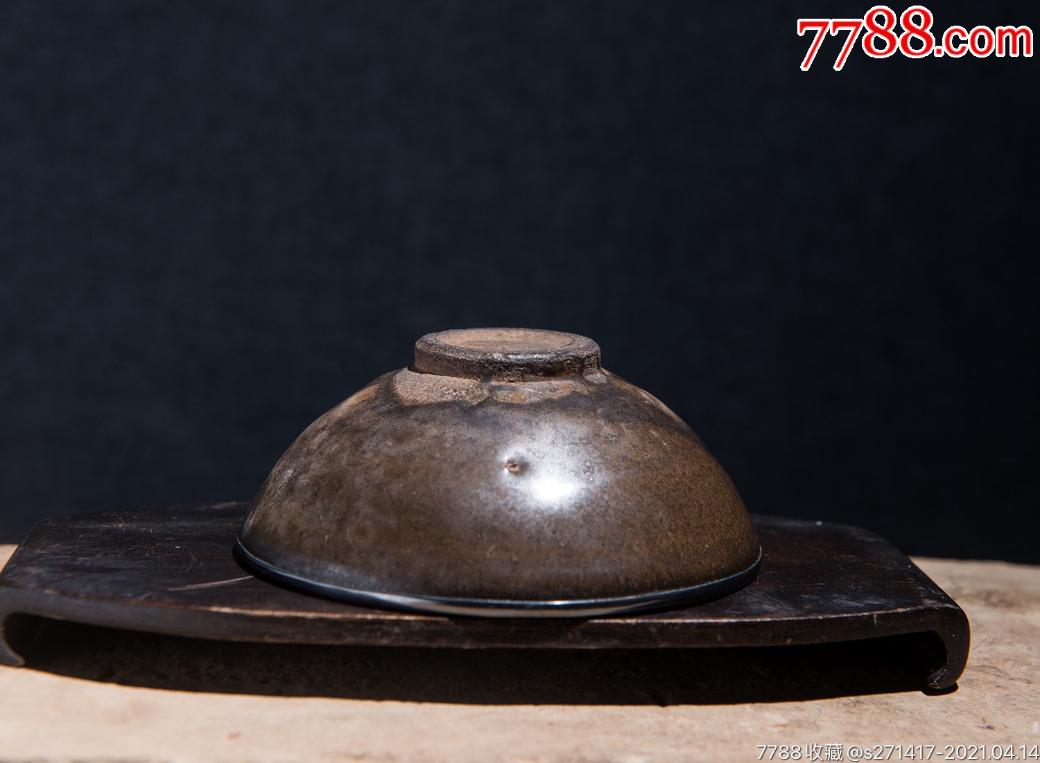 宋代正窑口铁胎建盏包银口茶叶末釉小盏不能说顶级,但这也是一个少见