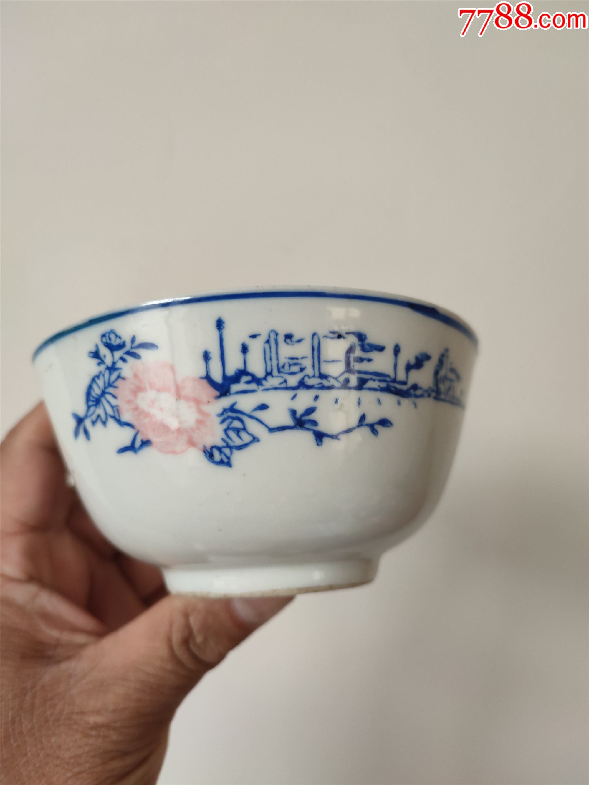 六七十年代的瓷器碗,有一个小磕,没有冲线,口径12厘米