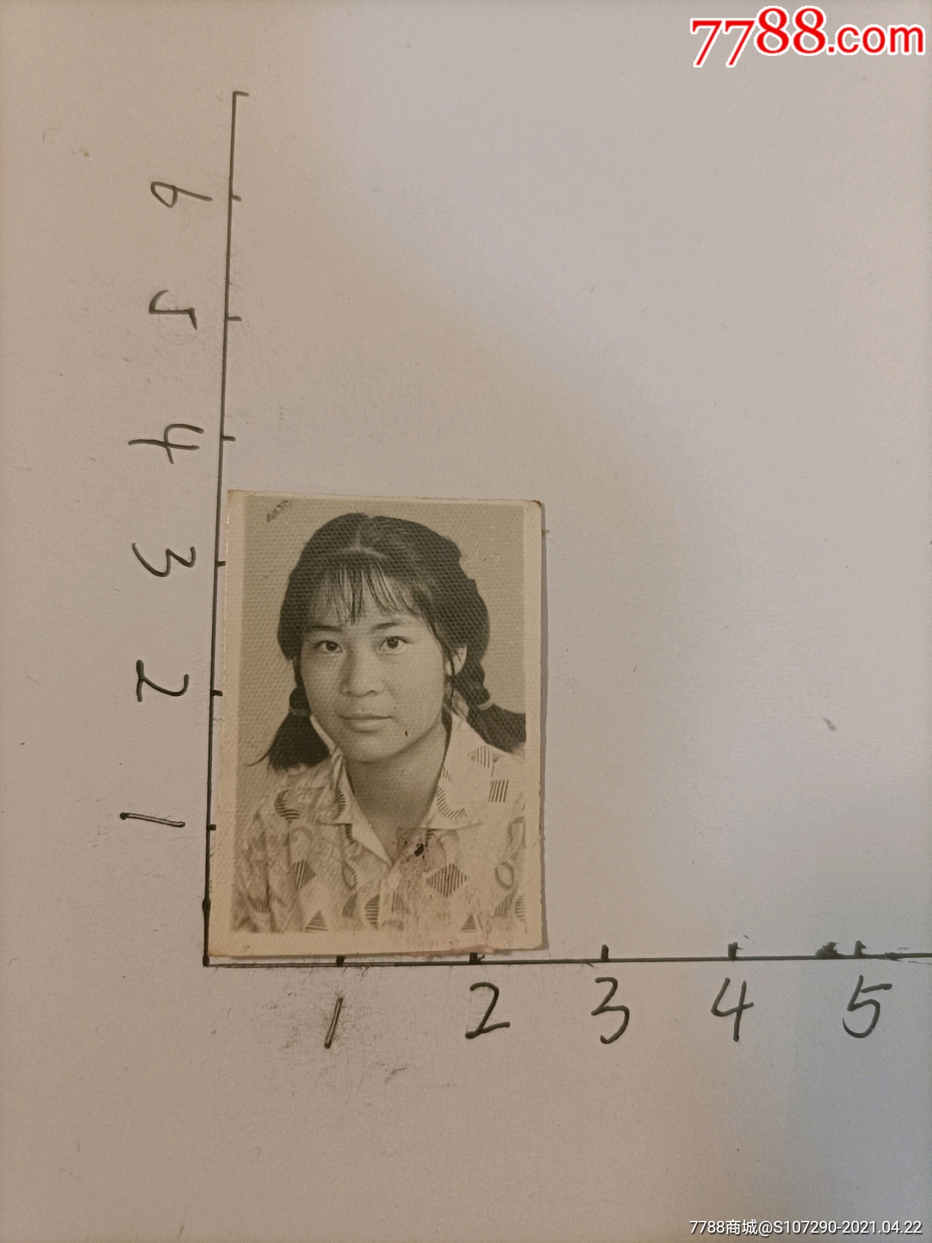 80年代女士证件照