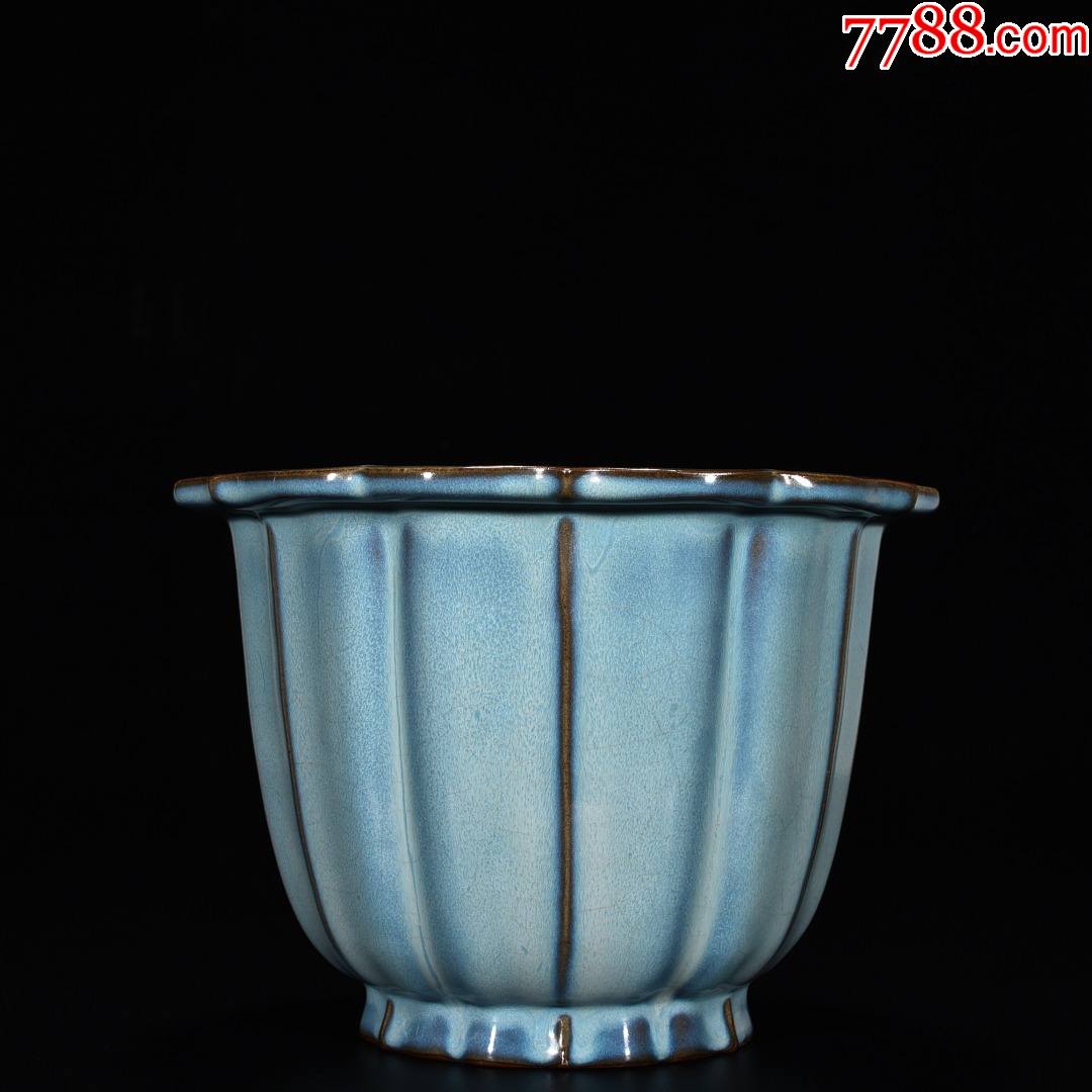 钧窑天蓝釉刮楞菱口花盆高15厘米宽215厘米工艺品