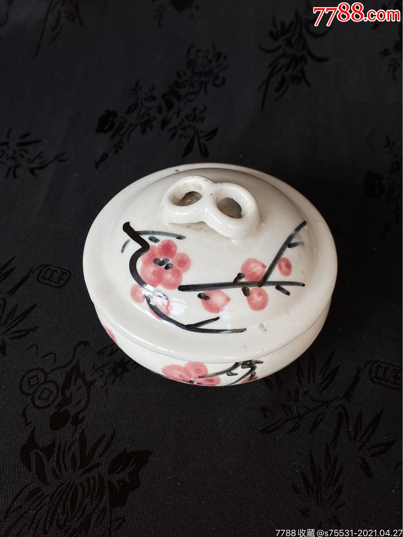 时期博山陶瓷厂生产手绘梅花粉盒老物件_彩绘瓷/彩瓷_第2张_7788瓷器