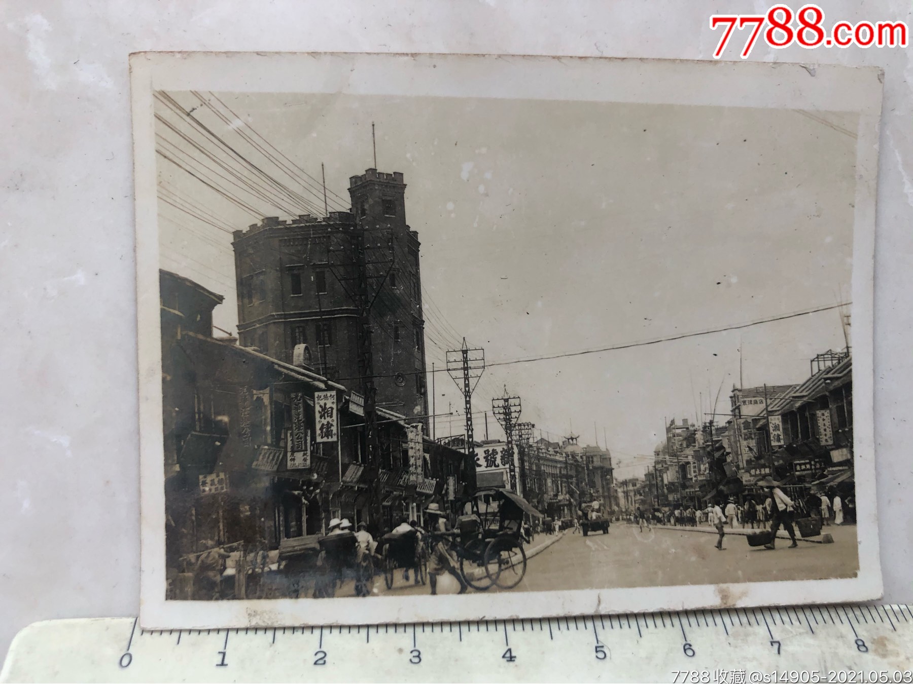 民国时期武汉汉口中山路六角水塔,商铺林立,热闹的街景老照片
