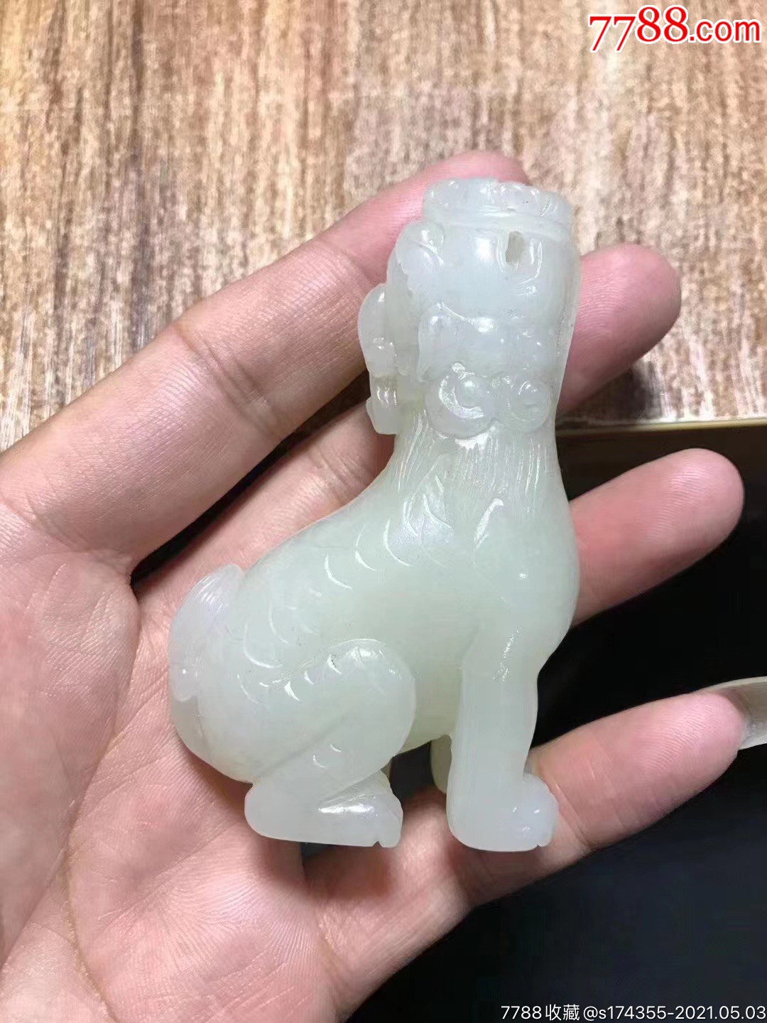 清代和田玉雕望天吼摆件