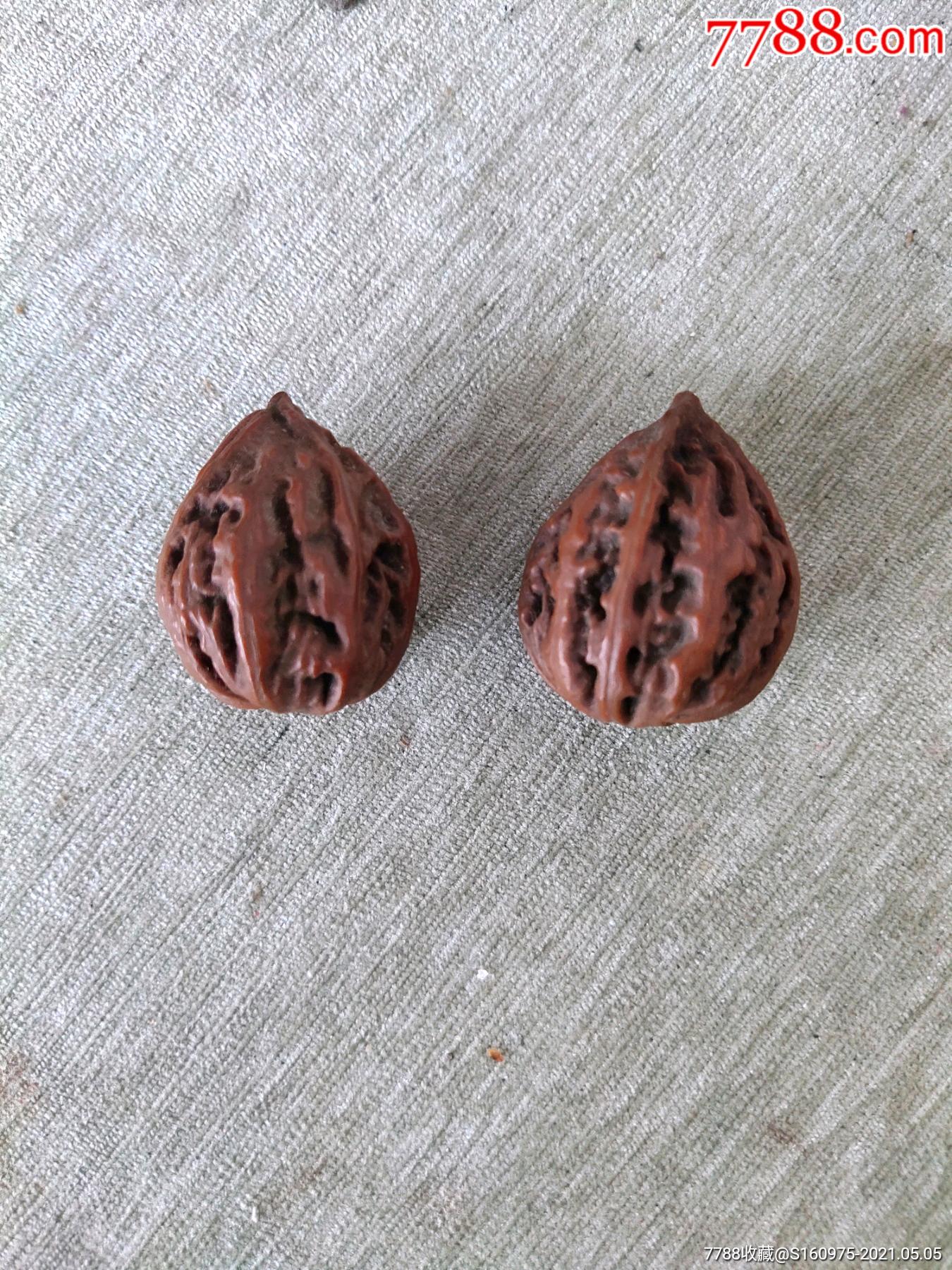 漂亮清代四棱老文玩核桃一对,3*2*4cm