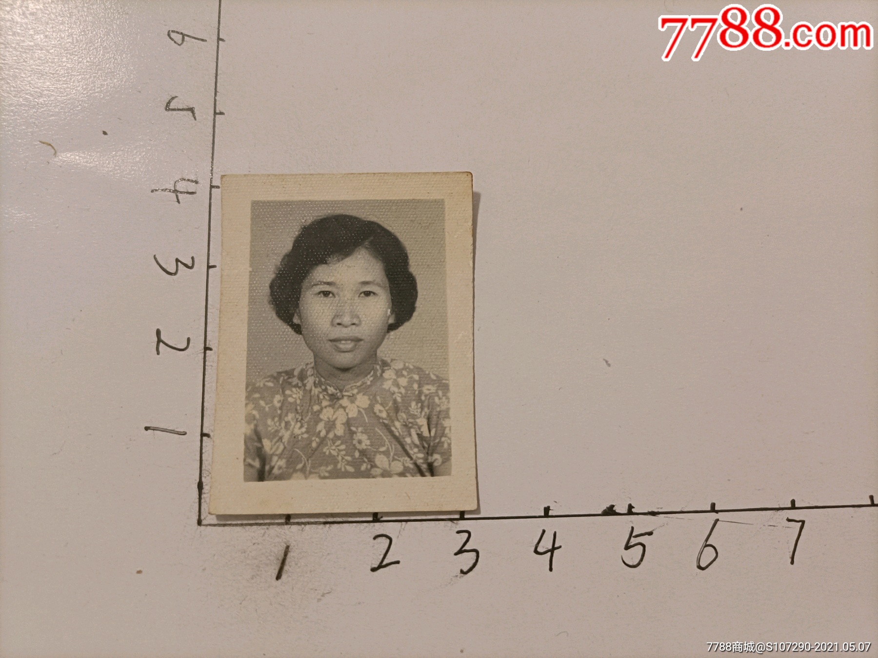 50年代女士证件照