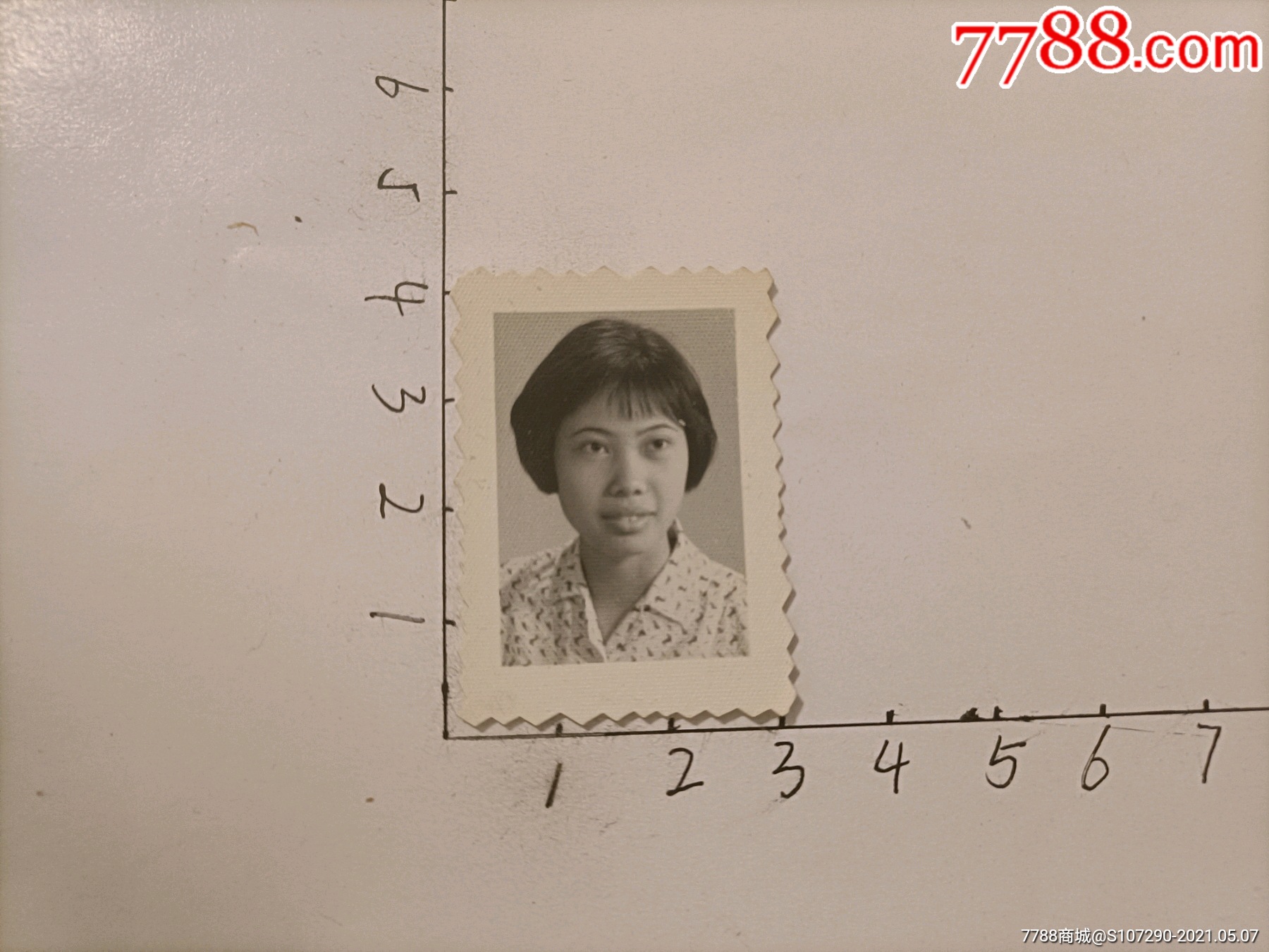 50年代女士证件照