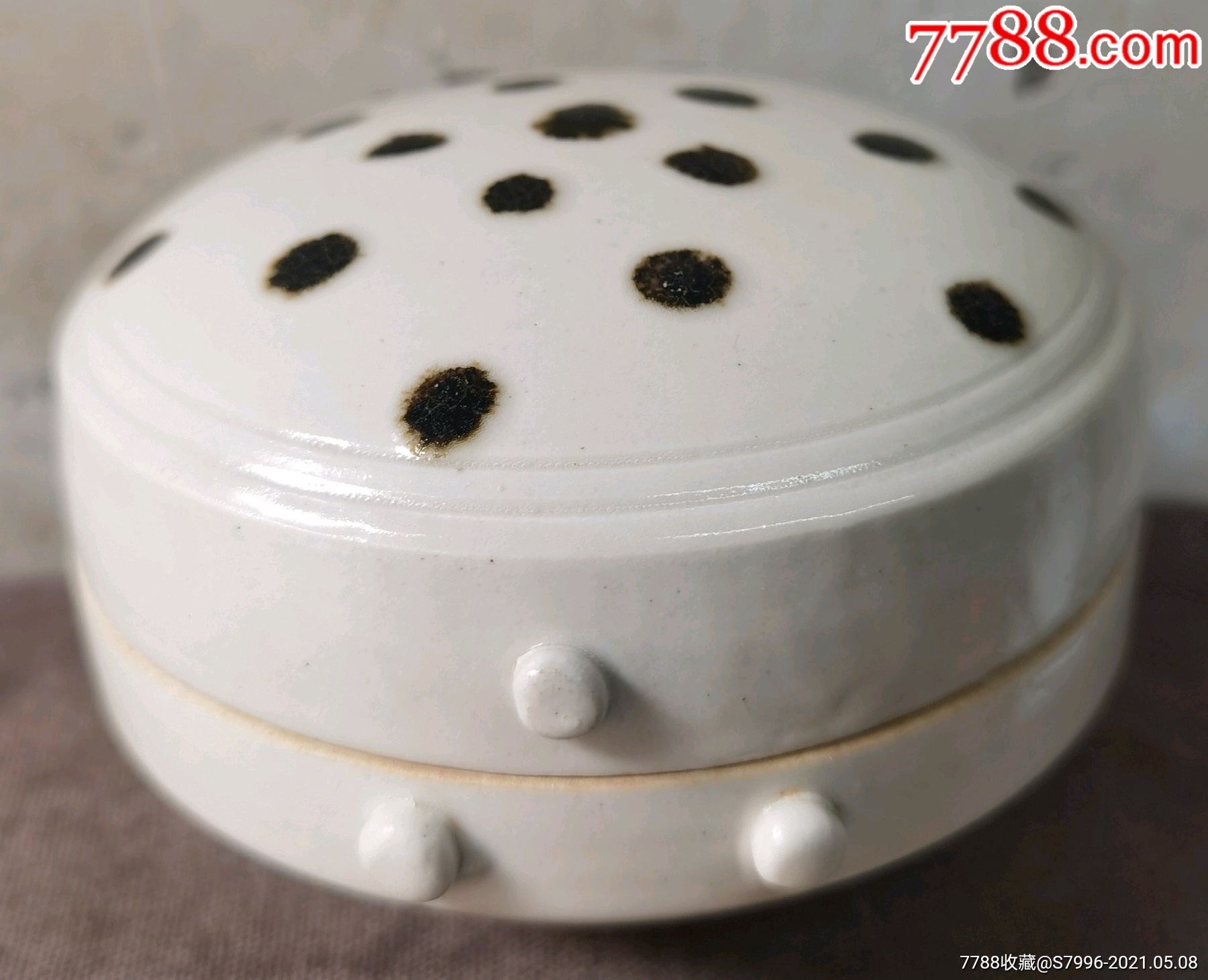 宋代定窑精品白瓷点彩粉盒