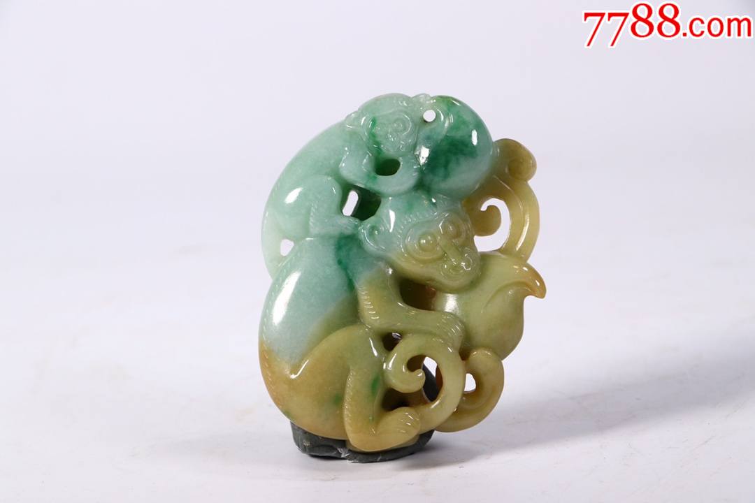 旧藏翡翠猴子挂件