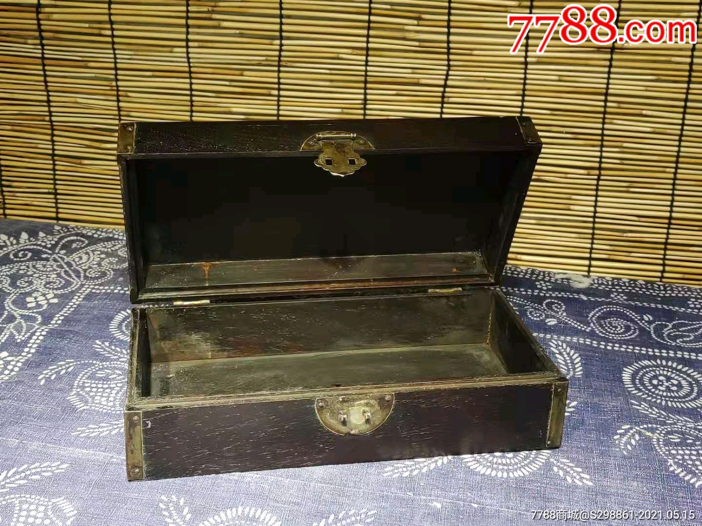 清中期旧藏花梨木首饰盒,四角铜饰件完整,包浆厚重,收藏使用佳品!