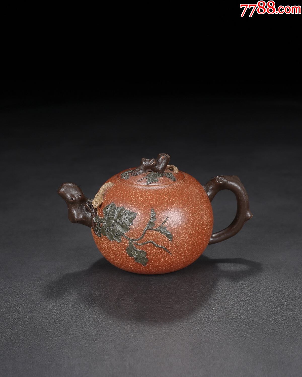 紫砂壶品名松鼠葡萄