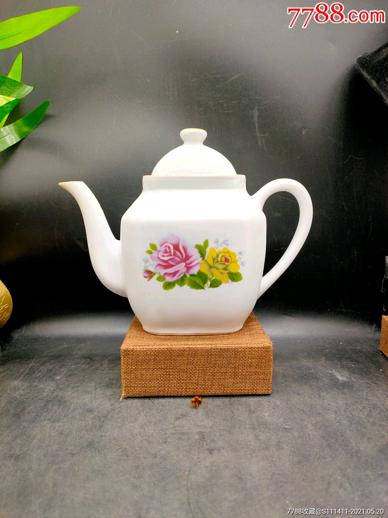 建国初期景德镇制牡丹花贴花粉彩大茶壶