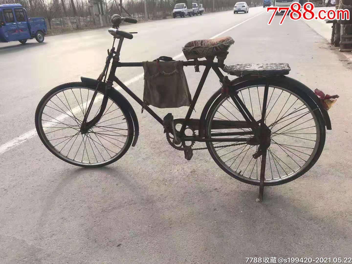 70年代中国青岛"金鹿"牌自行车.完整原装,正常使用包老.