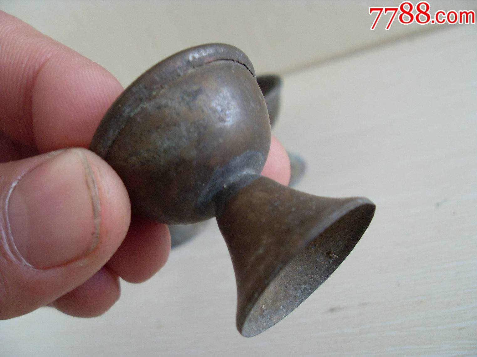 与众不同的6个精美的老铜酒杯子