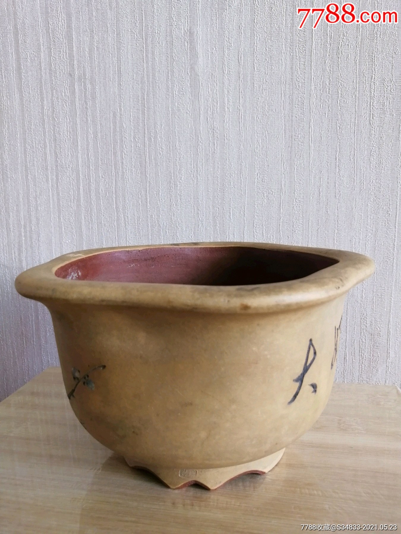 文革红雨刻君瑞款精美梅花紫砂盆