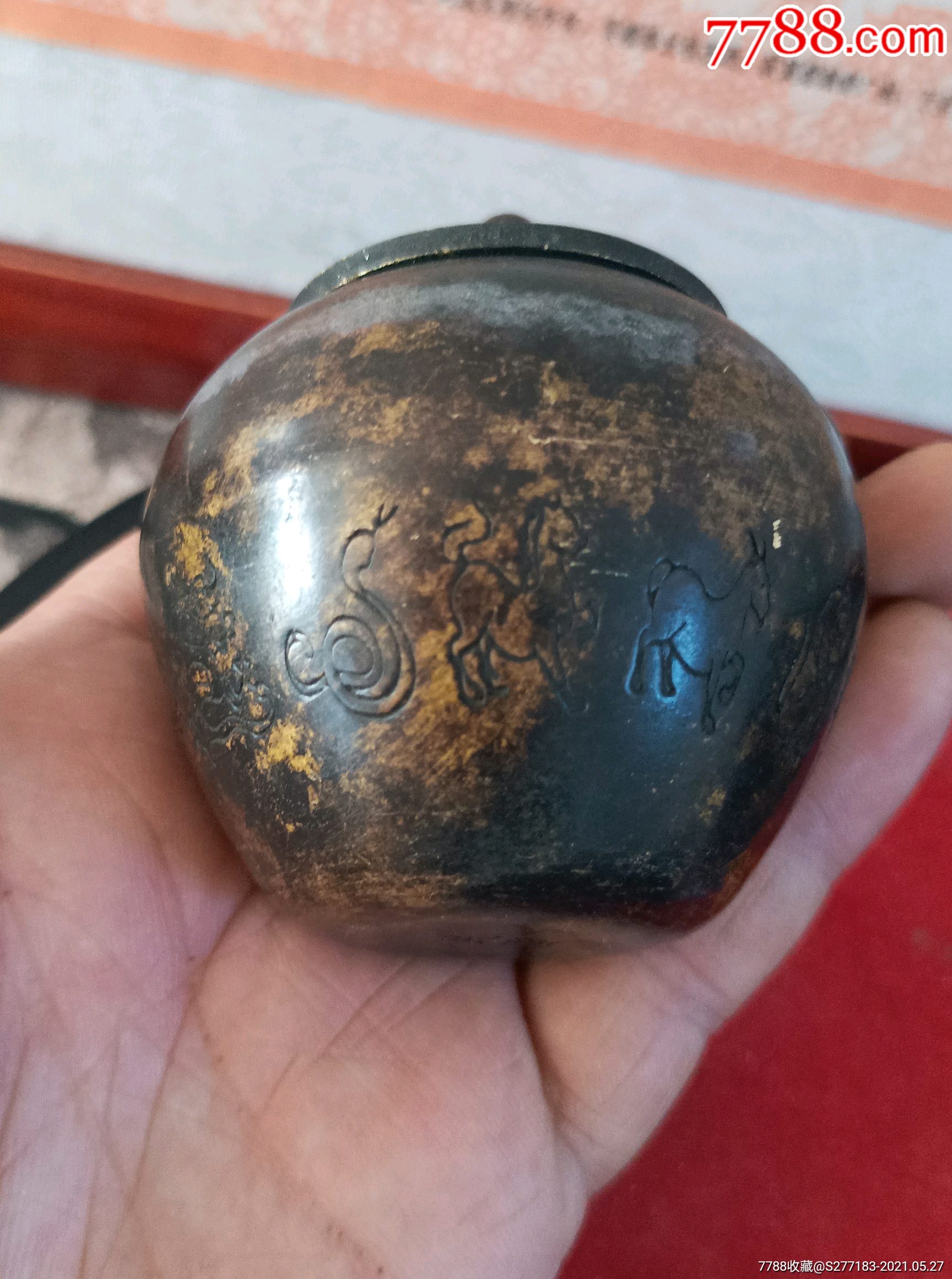 下乡收到底款民国铜罐一个,雕刻十二生肖,保存完整,品相如图,尺寸如图