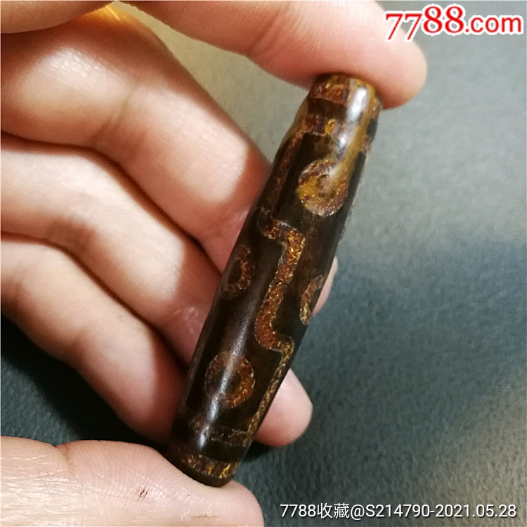 满片状红砂黑红皮九眼象雄玛瑙天珠【宝贝尺寸】:长56.5宽13毫米左右