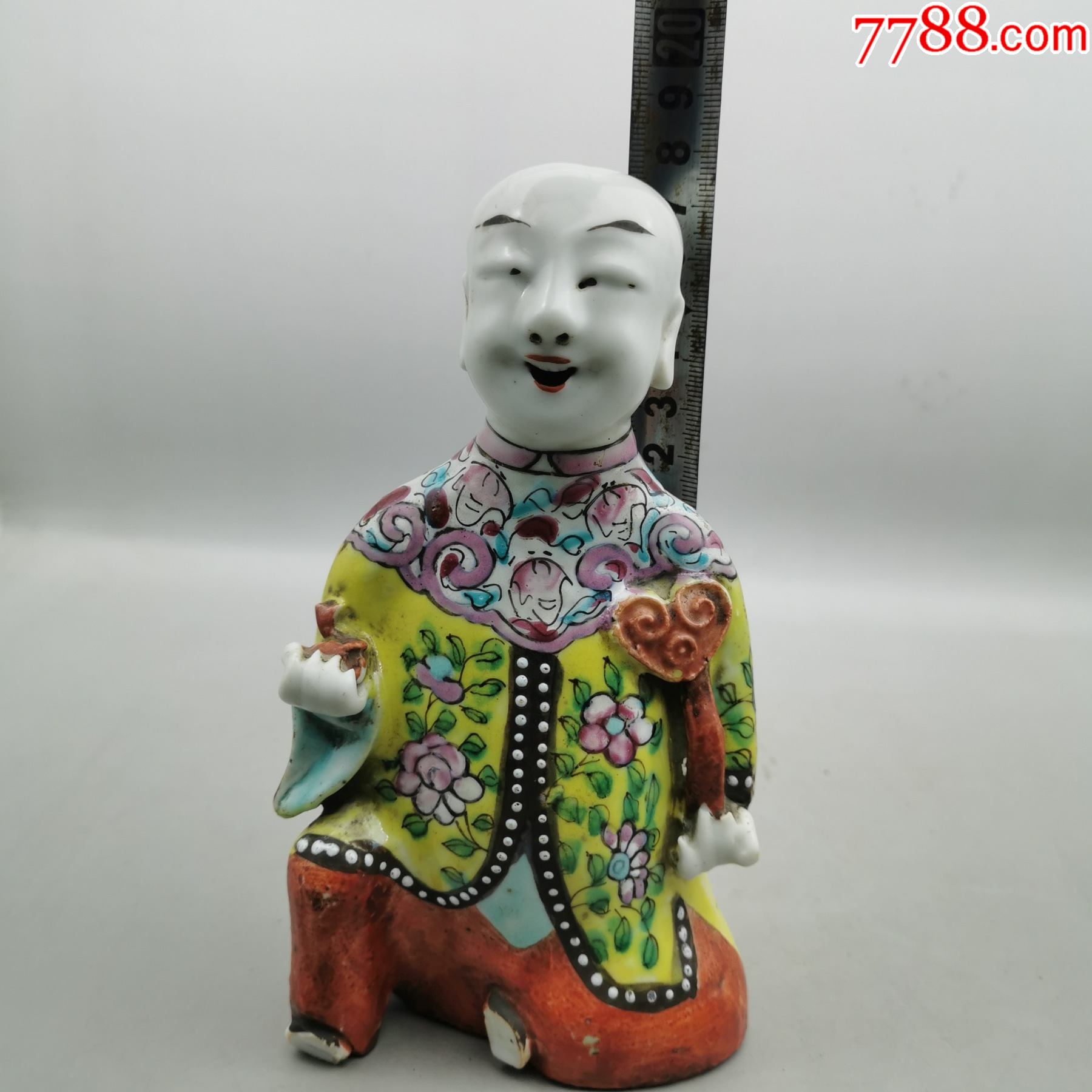 清代粉彩人物瓷塑童子坐像