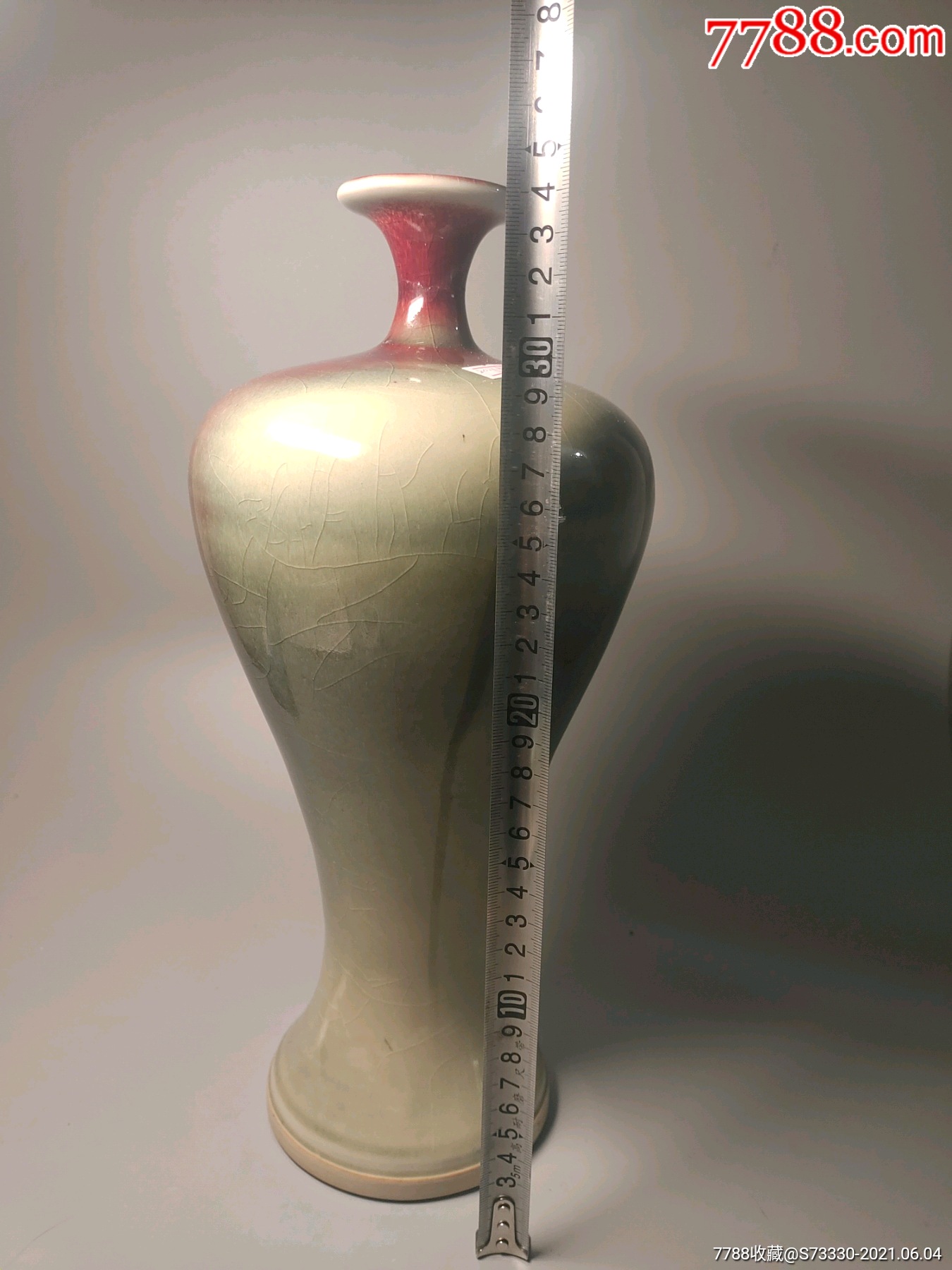 现代,钧元钧窑,红釉细梅瓶一只,磕
