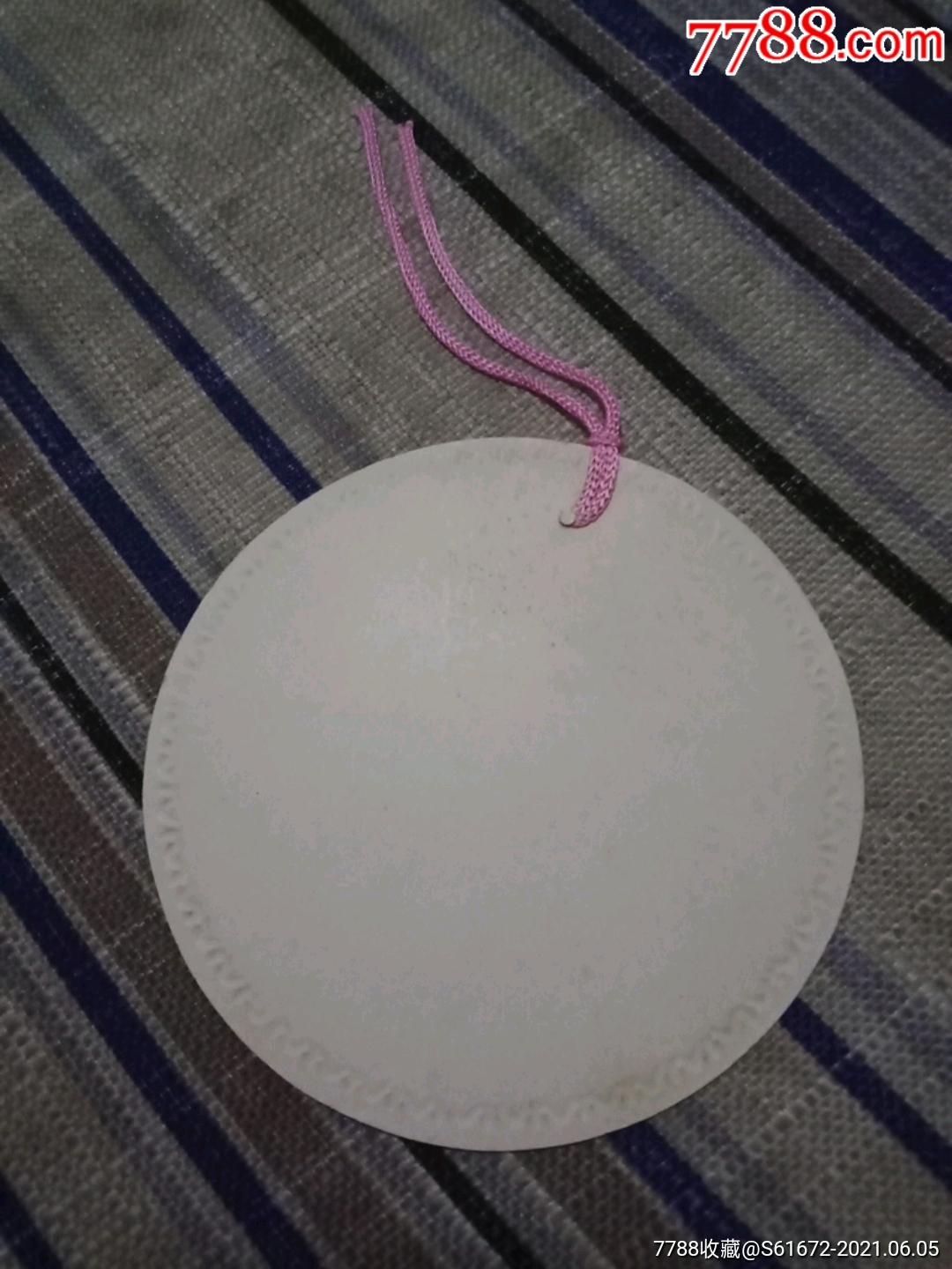 圆形大书签边上一圈有凹凸感