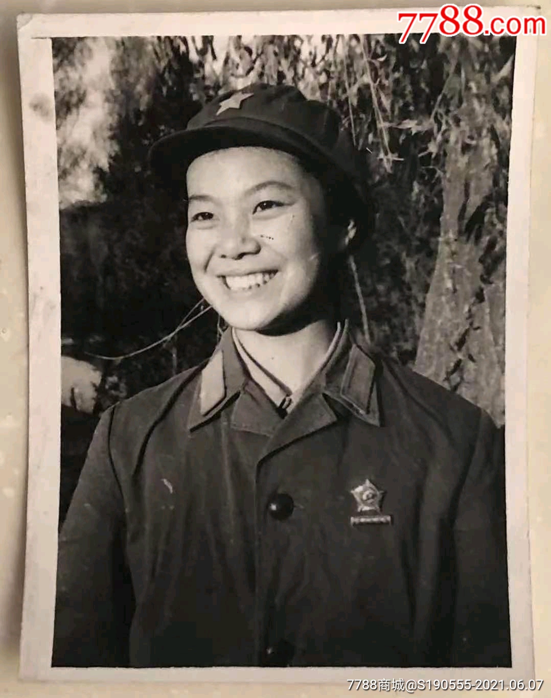 70年代初美女军人在台儿庄农场插秧宣传,徐州后勤部练乒乓球,穿军装