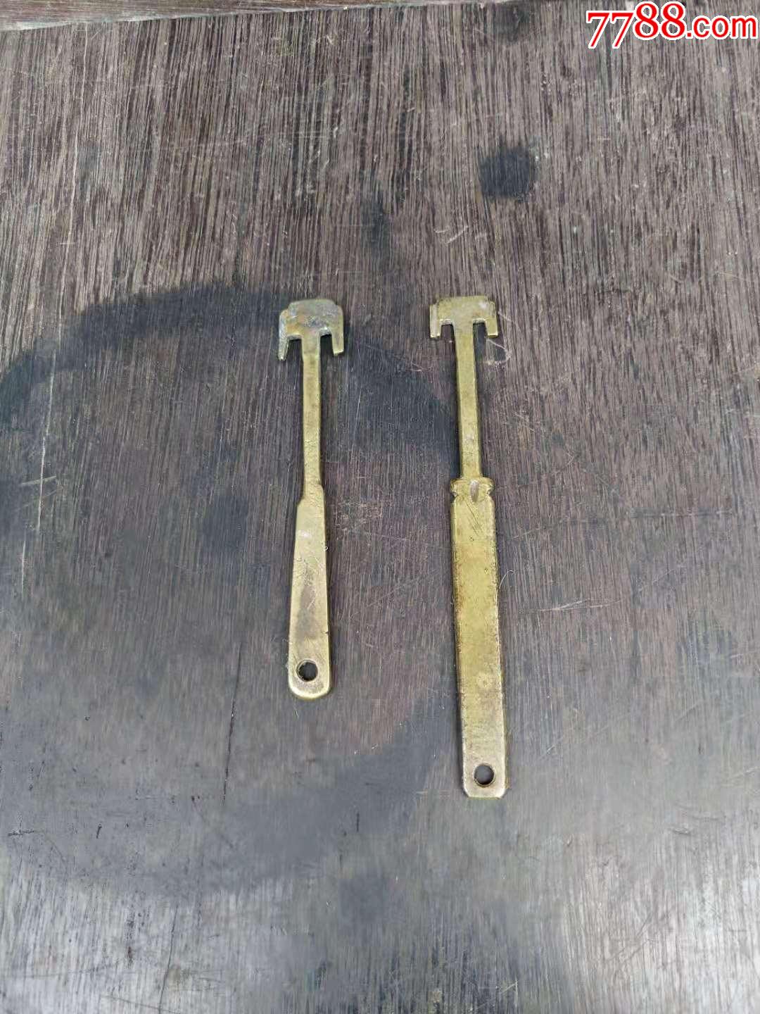 二条清代铜钥匙