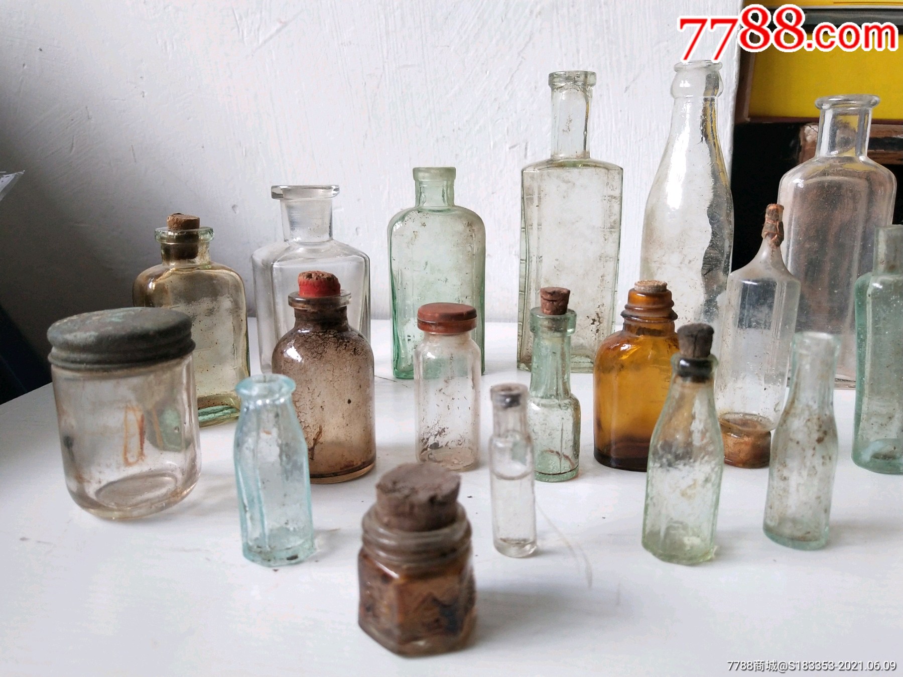 清朝或民国老玻璃瓶,琉璃瓶一堆【共31件】