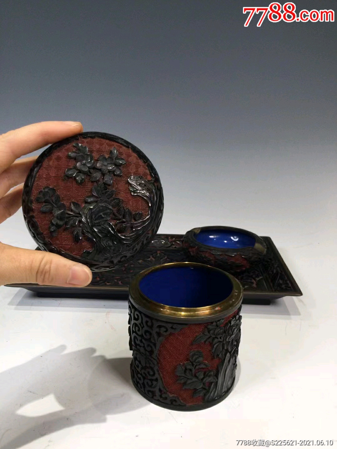 首页 零售 其他旧漆器 >> 创汇时期铜胎剔红剔黑花卉纹盘茶叶桶烟灰缸