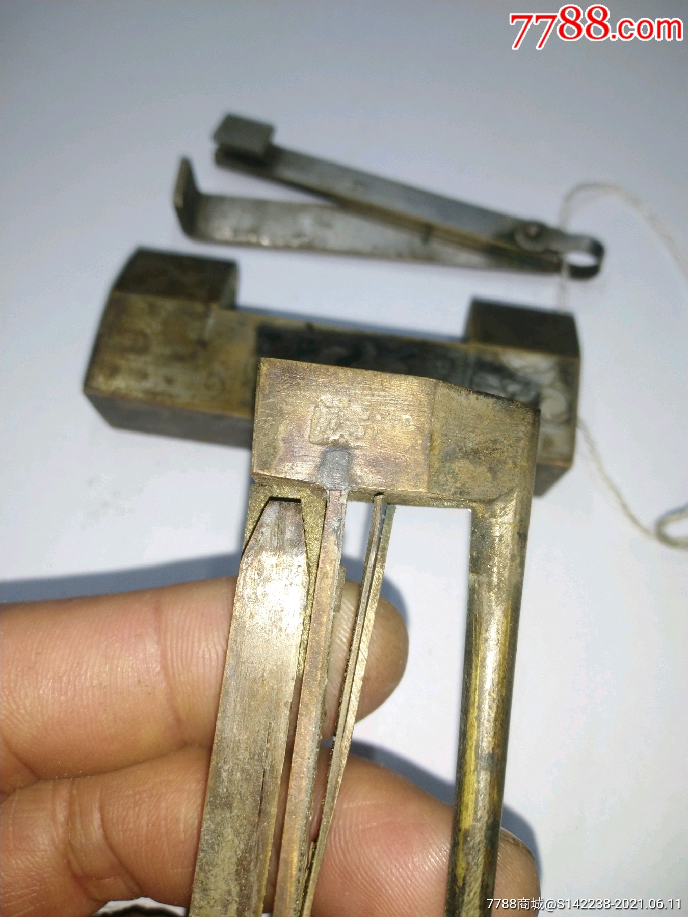 刻花带款而字口老铜锁_铜锁/铜钥匙_图片价格