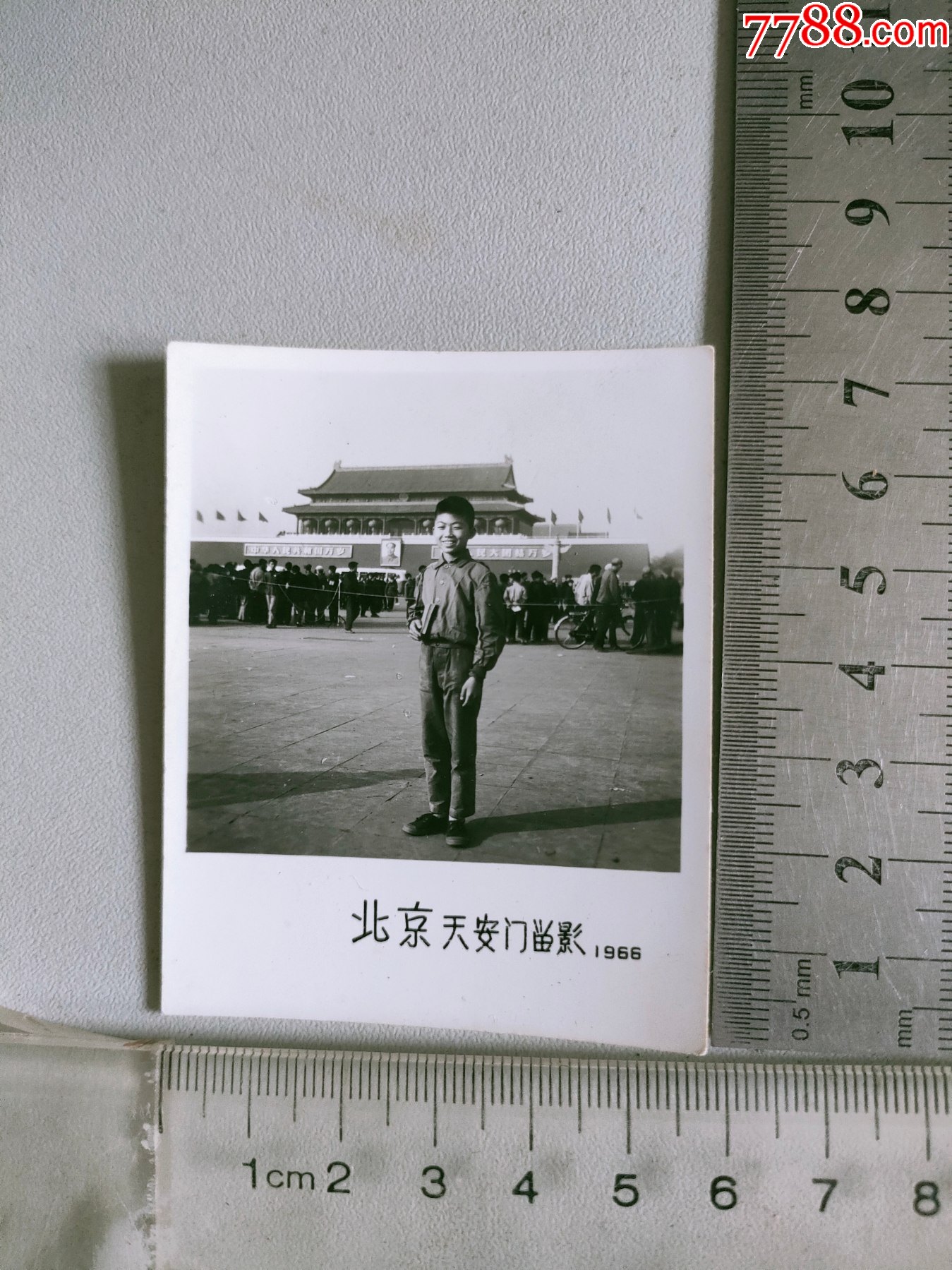 1966年北京天安门留影老照片