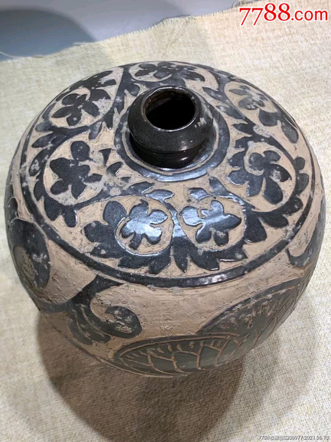西夏刻花嘟喽瓶