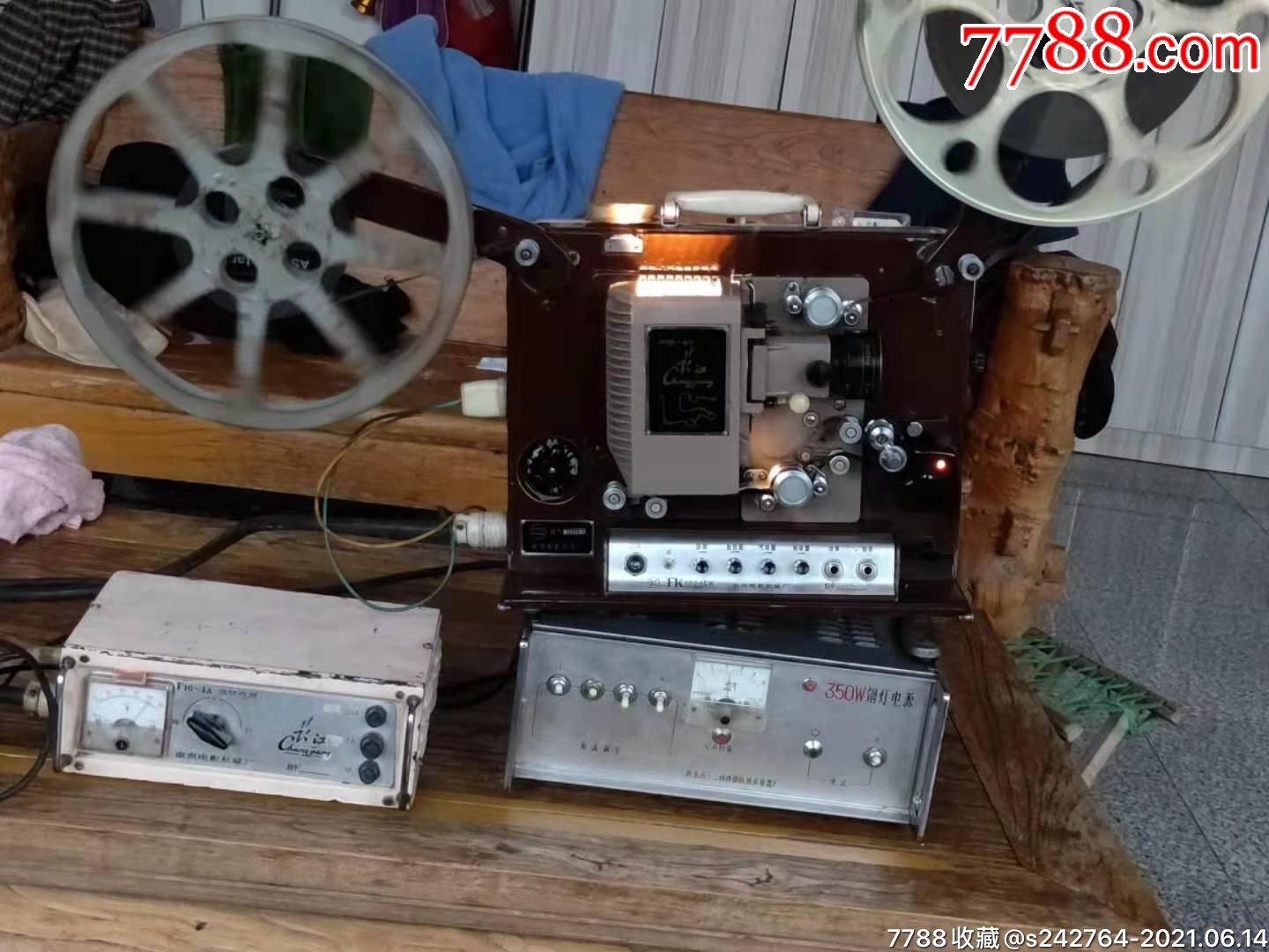 "长江"牌16毫米350瓦铟灯电影放映机一套.带后装录音机,品相一流.