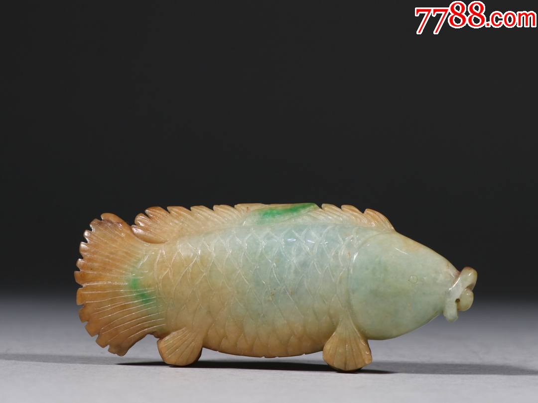 清翡翠鱼雕件.