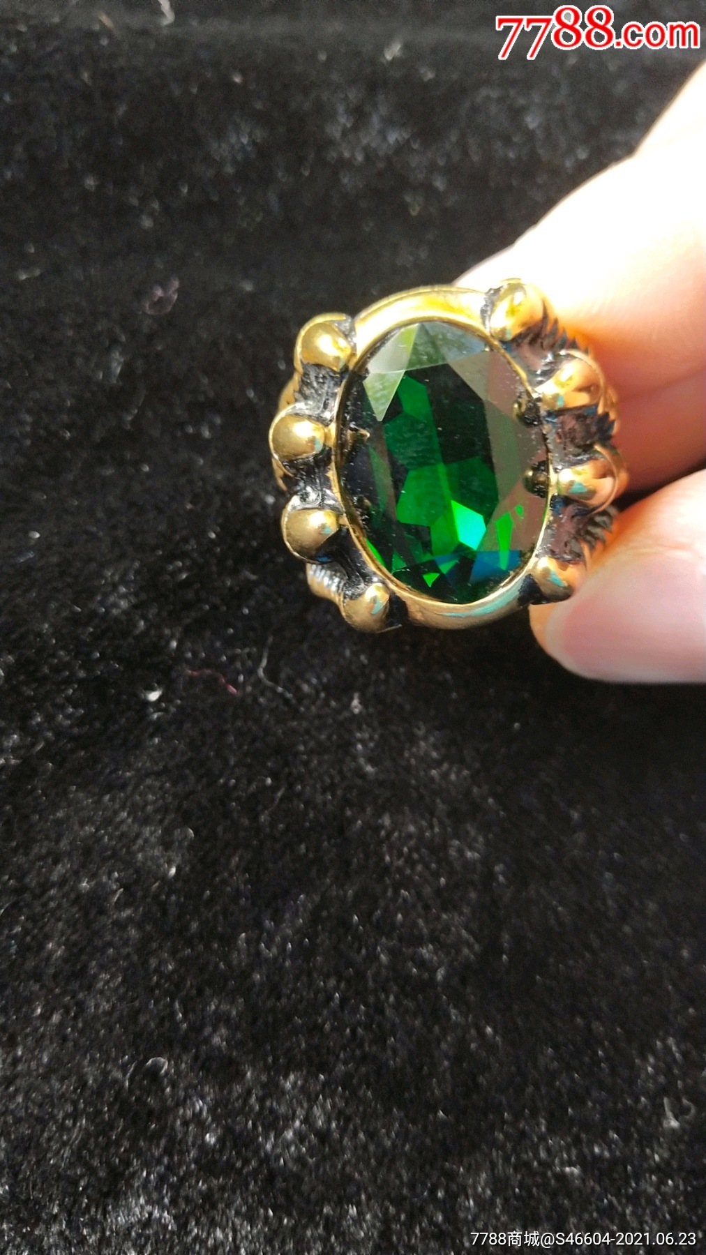 绿宝石18k金戒指