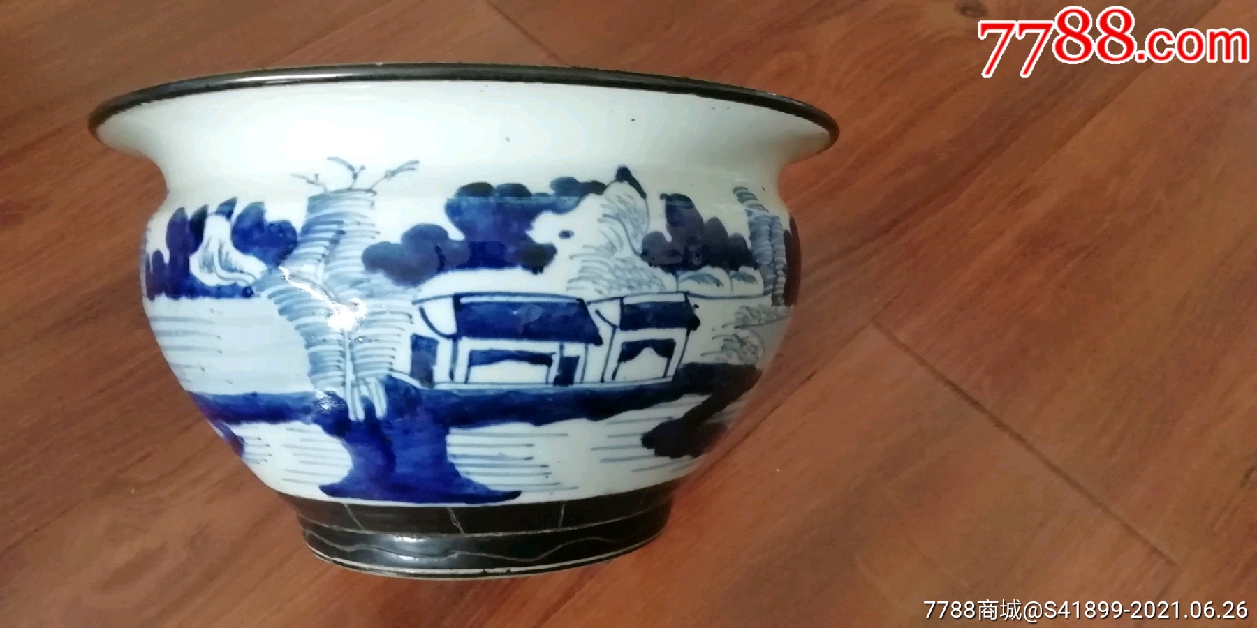 清道光紫口铁足青花山水香炉