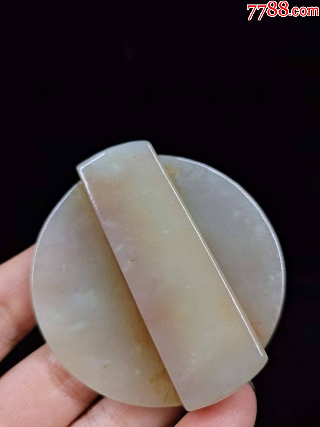 和田玉腰带扣,玉质通透,雕工精美,纹饰细腻,包浆油润