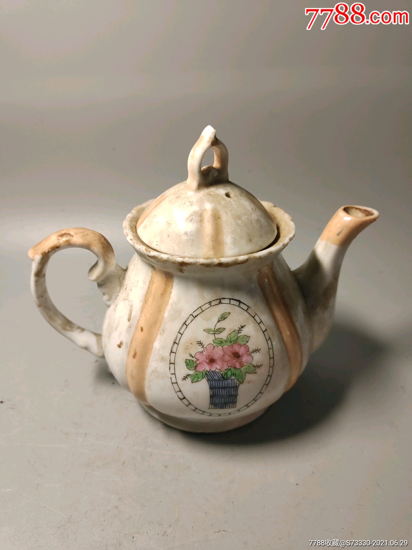 80年代左右出口瓷红茶壶一把足磕