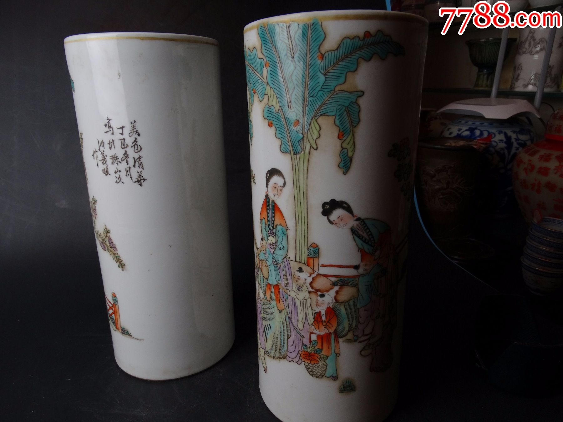 24同治年制底款粉彩人物侍女花卉纹帽筒一对