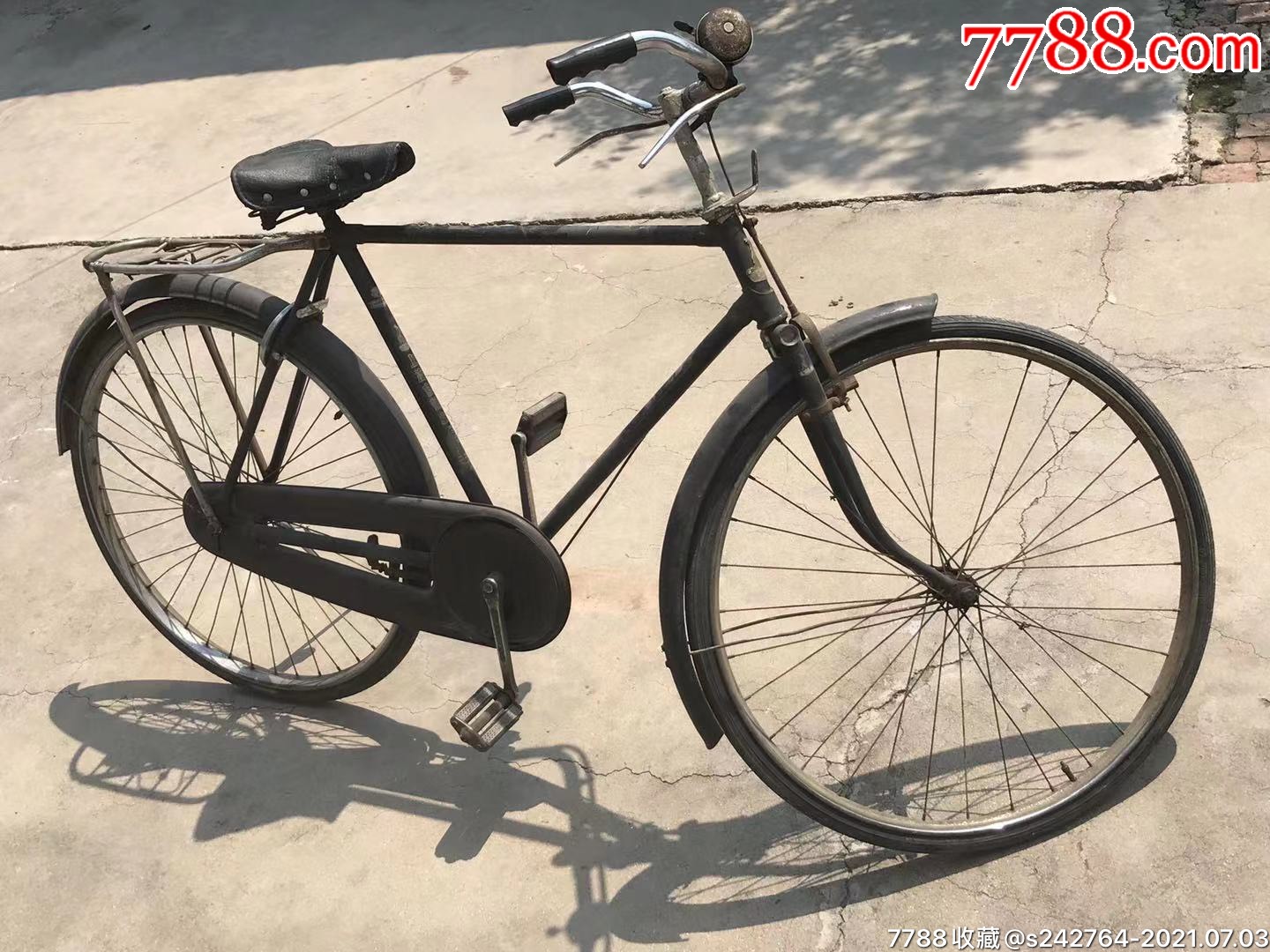 老自行车一辆上海凤凰牌正常使用