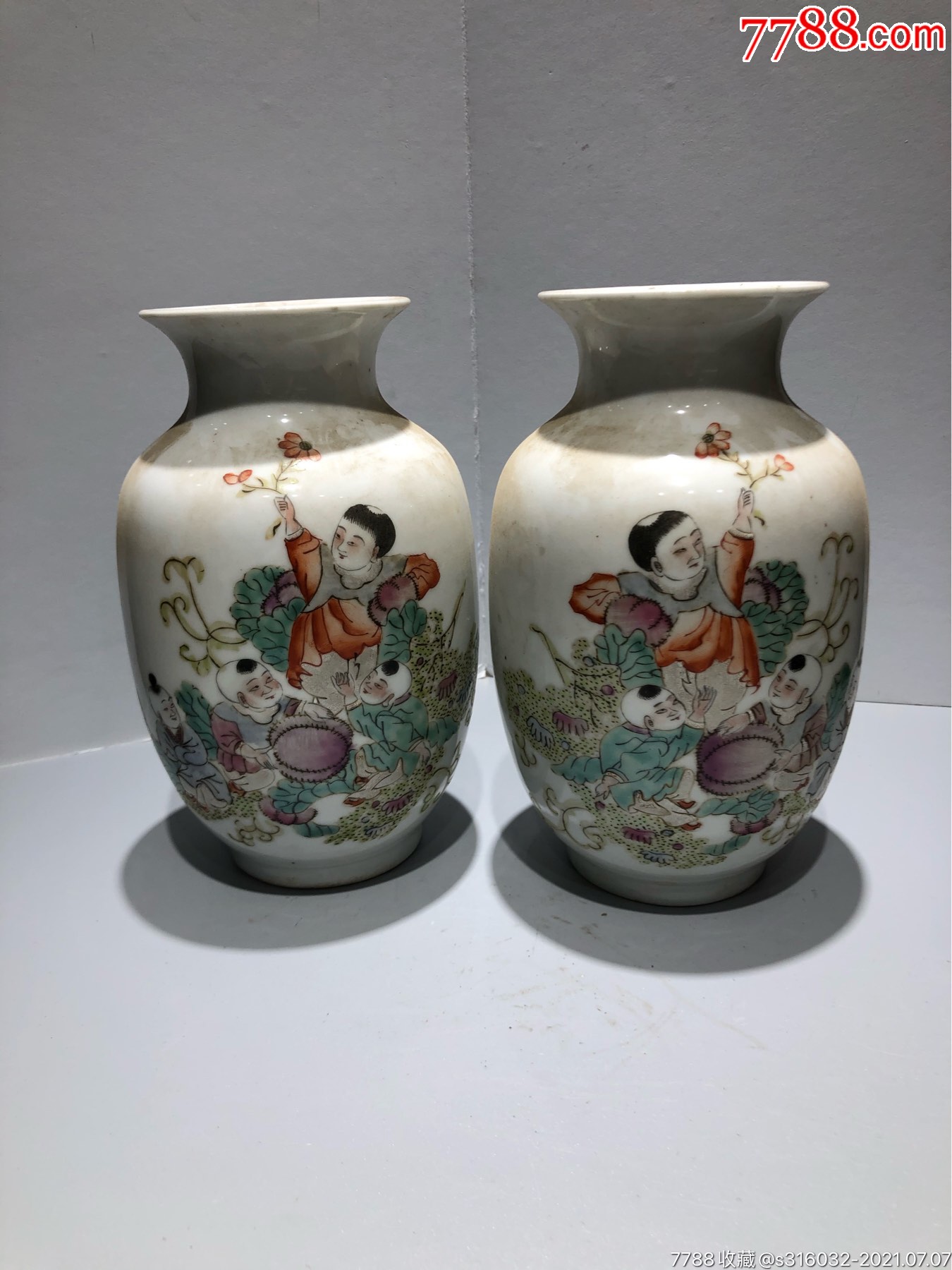 精品婴戏图瓷器花瓶一对