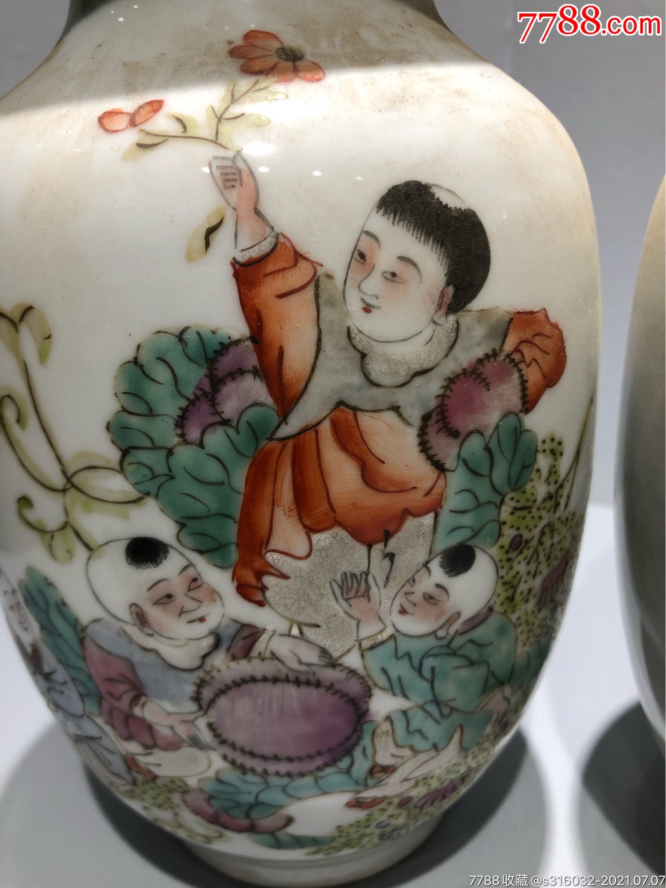 精品婴戏图瓷器花瓶一对