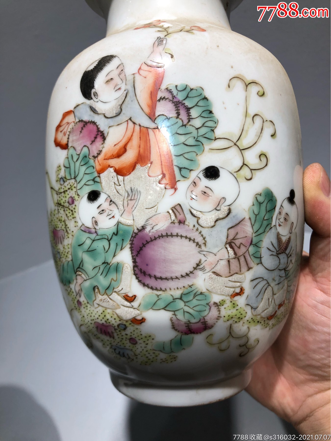 精品婴戏图瓷器花瓶一对