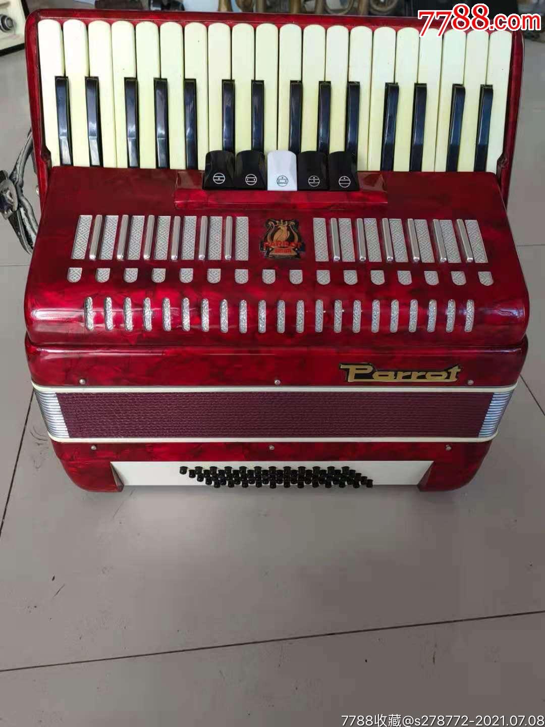 六七十年代天津"鹦鹉牌"手风琴61
