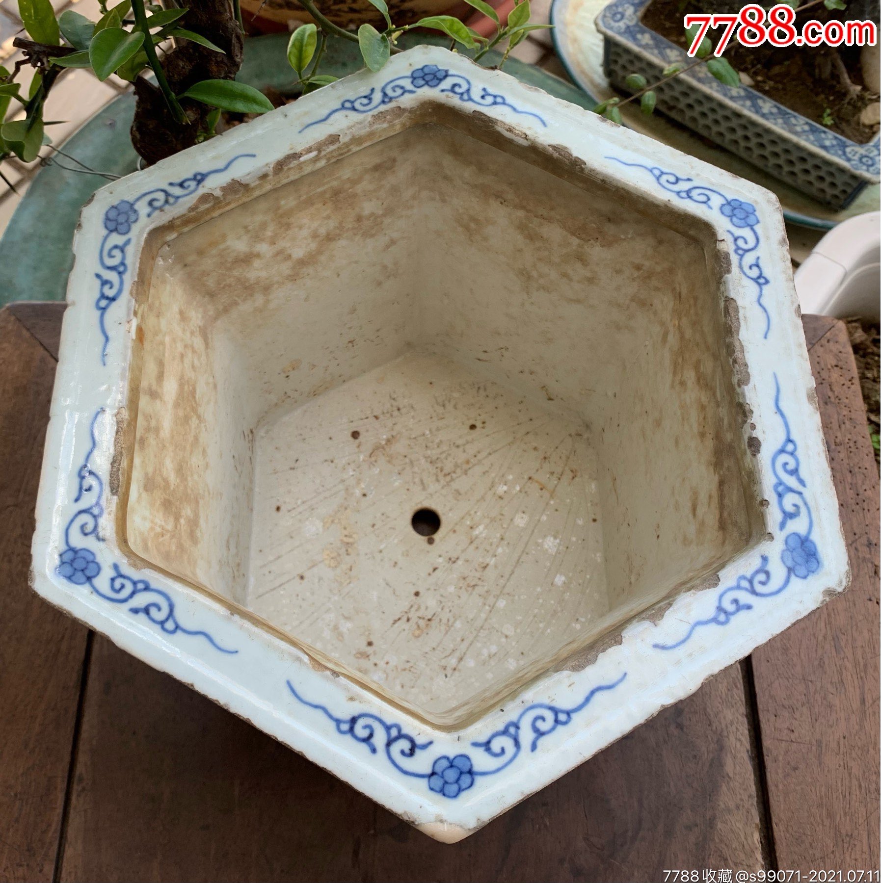清代青花花卉六方花盆
