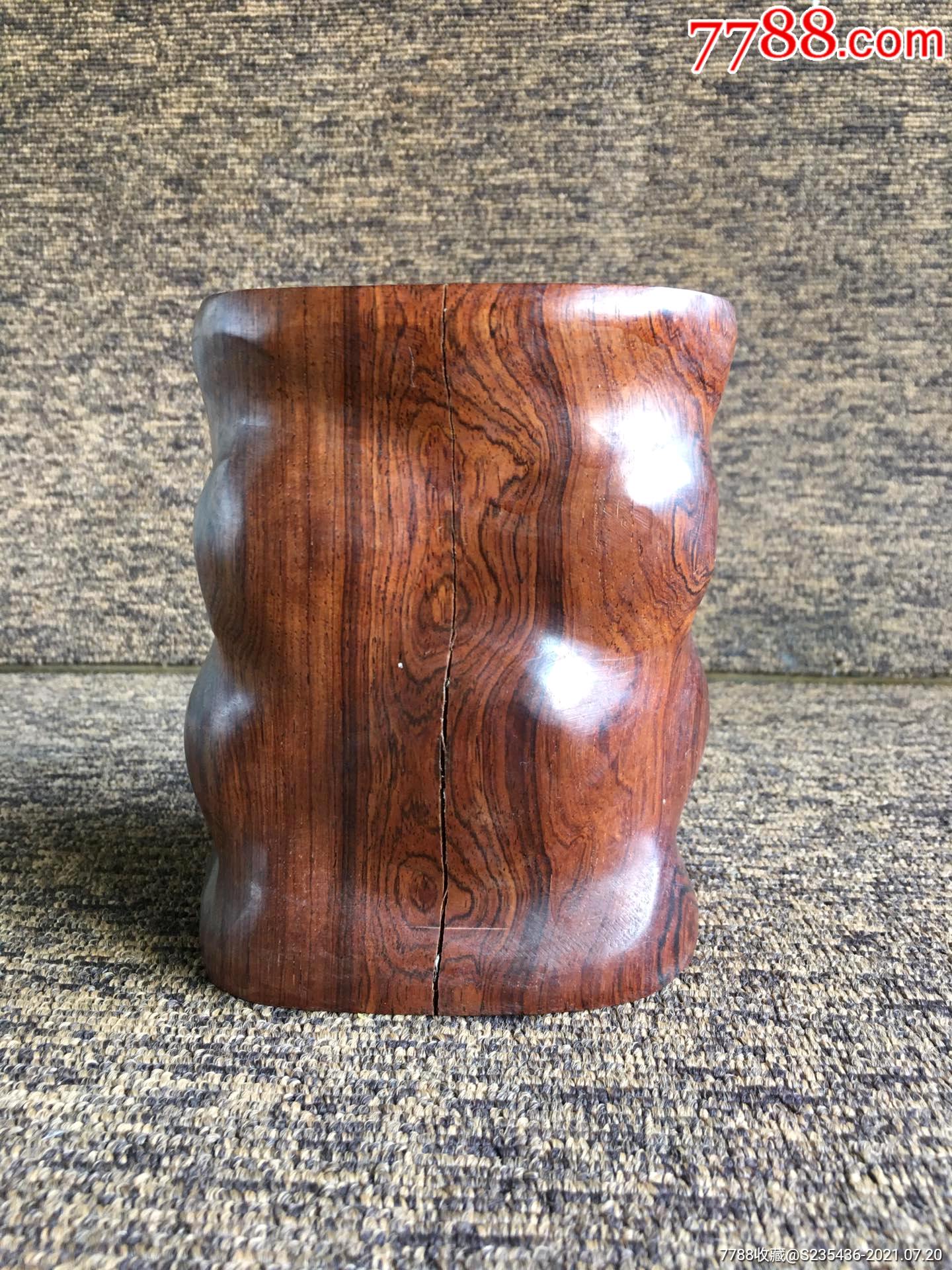 几十年的黄花梨笔筒,纯天然造型,疙疙瘩瘩,鬼脸嘟嘟,老料新作,壁厚
