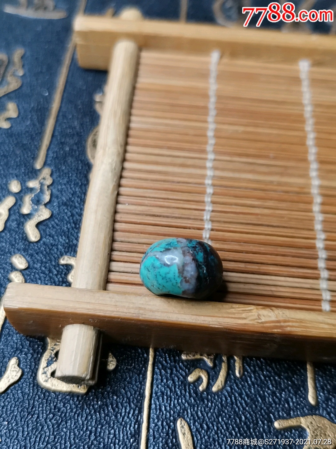 有年份的正宗云盖寺乌兰花绿松石鼓珠2.1克