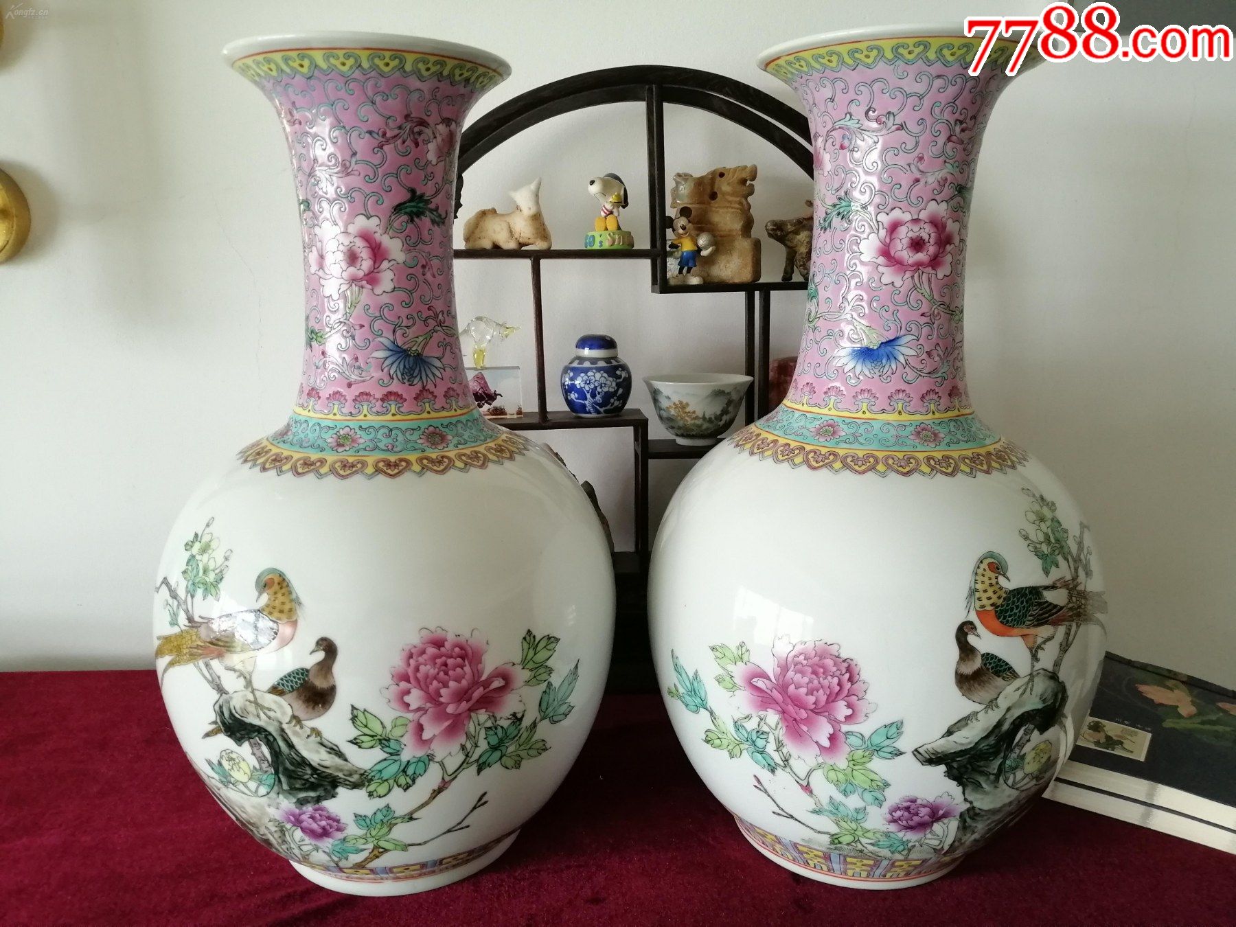 70年代早期景德镇艺术瓷厂红西边脚锦鸡牡丹(锦上添富贵)法口天球瓶