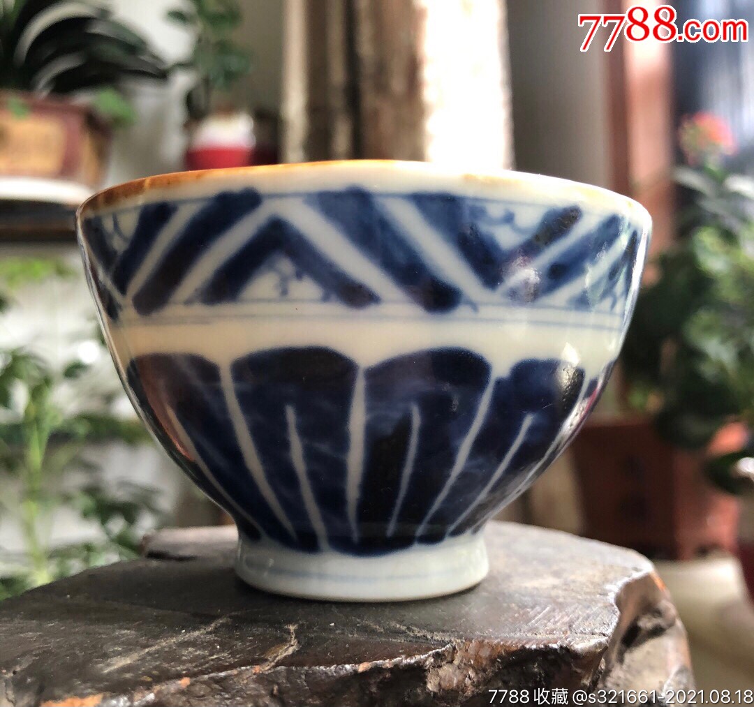 清乾隆青花大号鸡心杯全美品